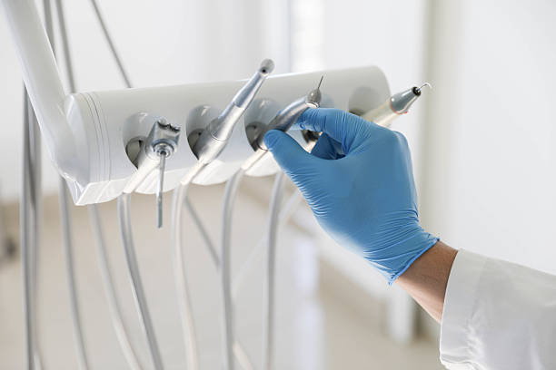 Professional Emergency Dentist technician working in Lynn, MA